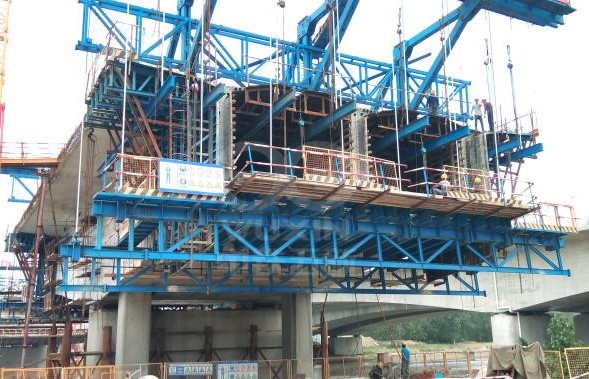 中鐵四局二公司鹽通鐵路重型掛籃租賃