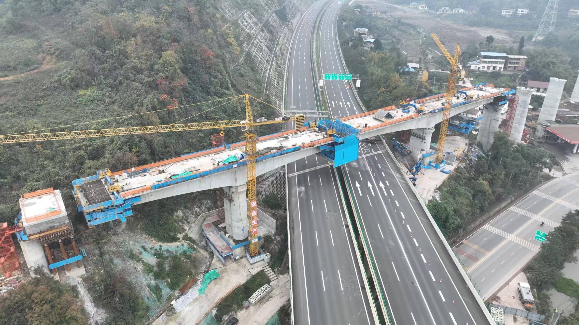 銅安特大橋合龍成功,五新智能懸臂造橋機轉戰(zhàn)淮遠河特大橋!