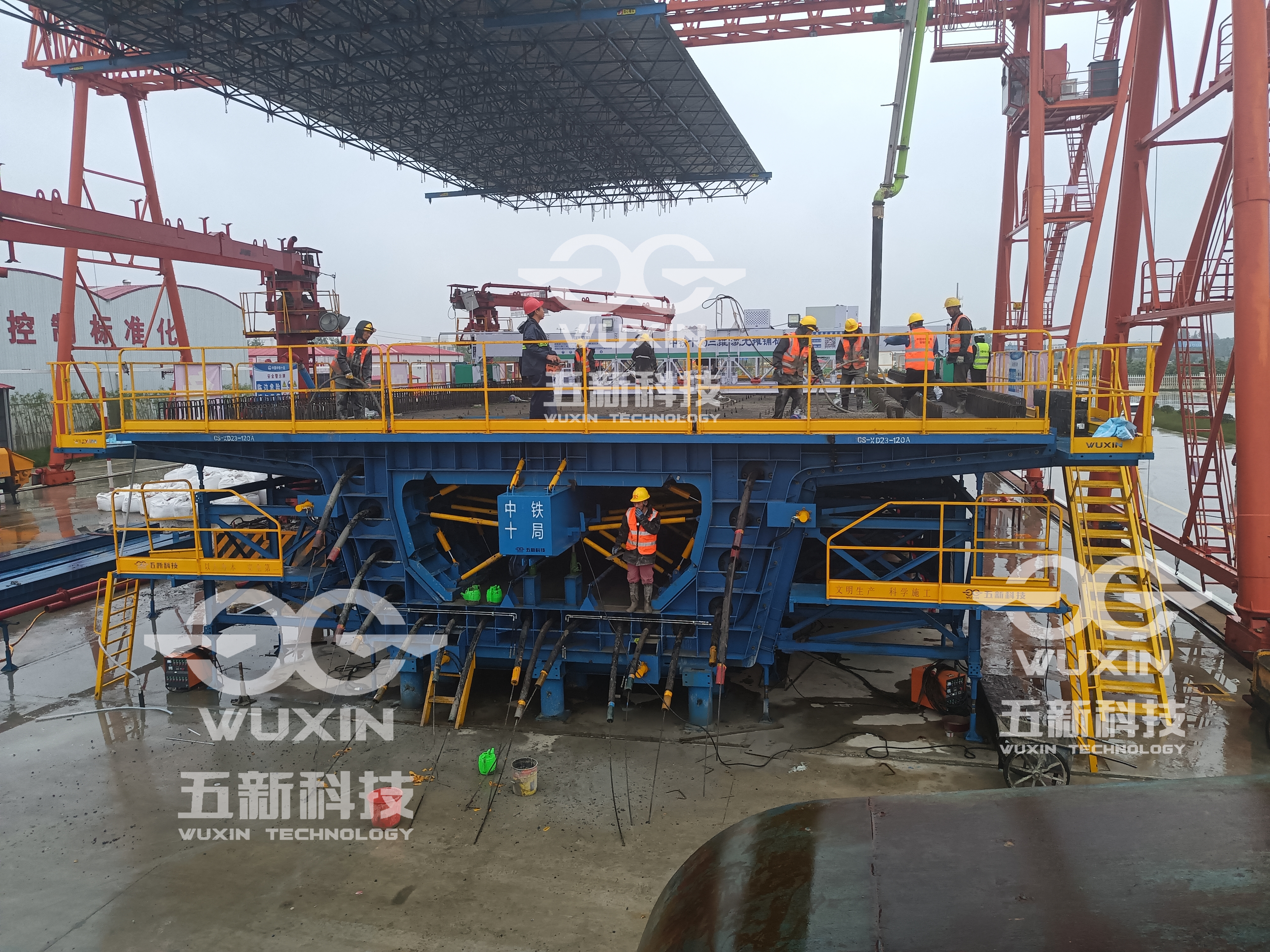 中鐵十局揚州制梁場首孔梁澆筑成功 (3)_副本.jpg