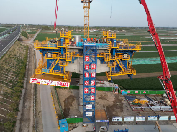 鳶都大地鏖戰(zhàn)酣:五新智能懸臂造橋機助力濰宿高鐵建設